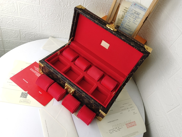 ルイヴィトンバッグ背面デザイン